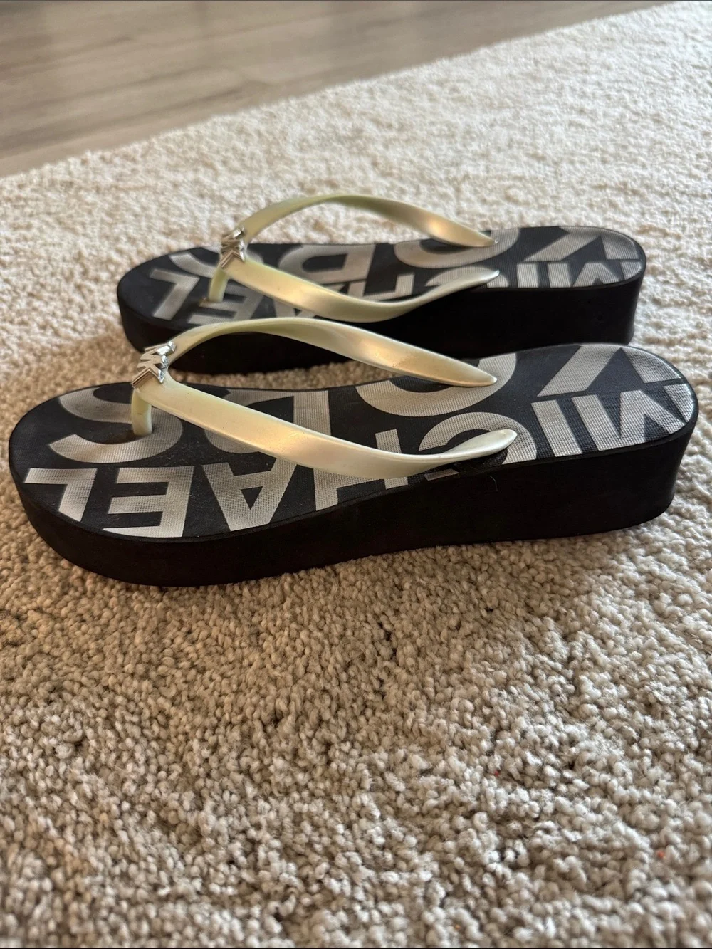 Michael Kors Women`s Flip Flops Slides Thong Sandals Size US 8 Gray